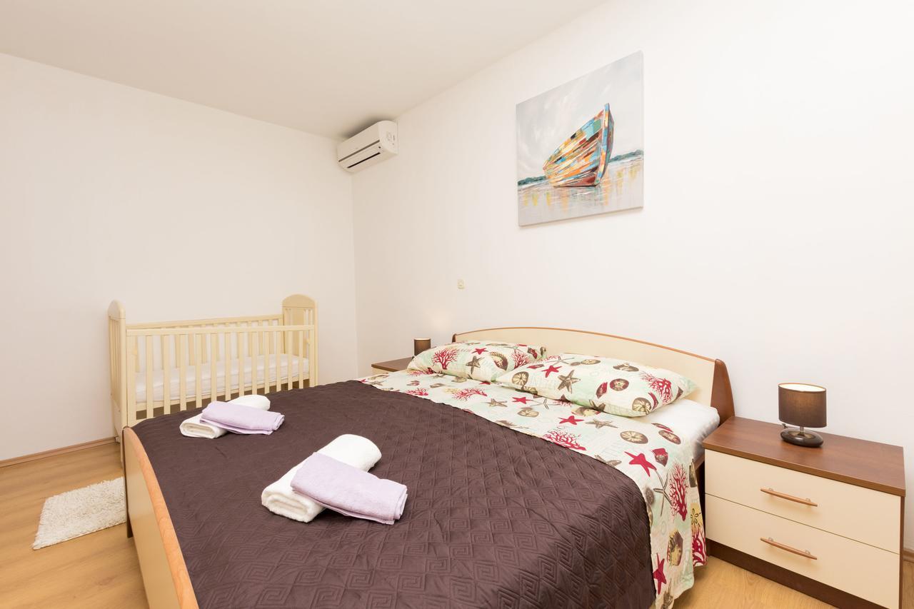 Apartment Petea Omiš Cameră foto